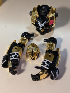 Sinanju Stein model kit pieces assembled.